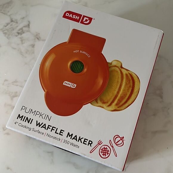 DASH Mini waffle Maker NWT - Picture 2 of 4